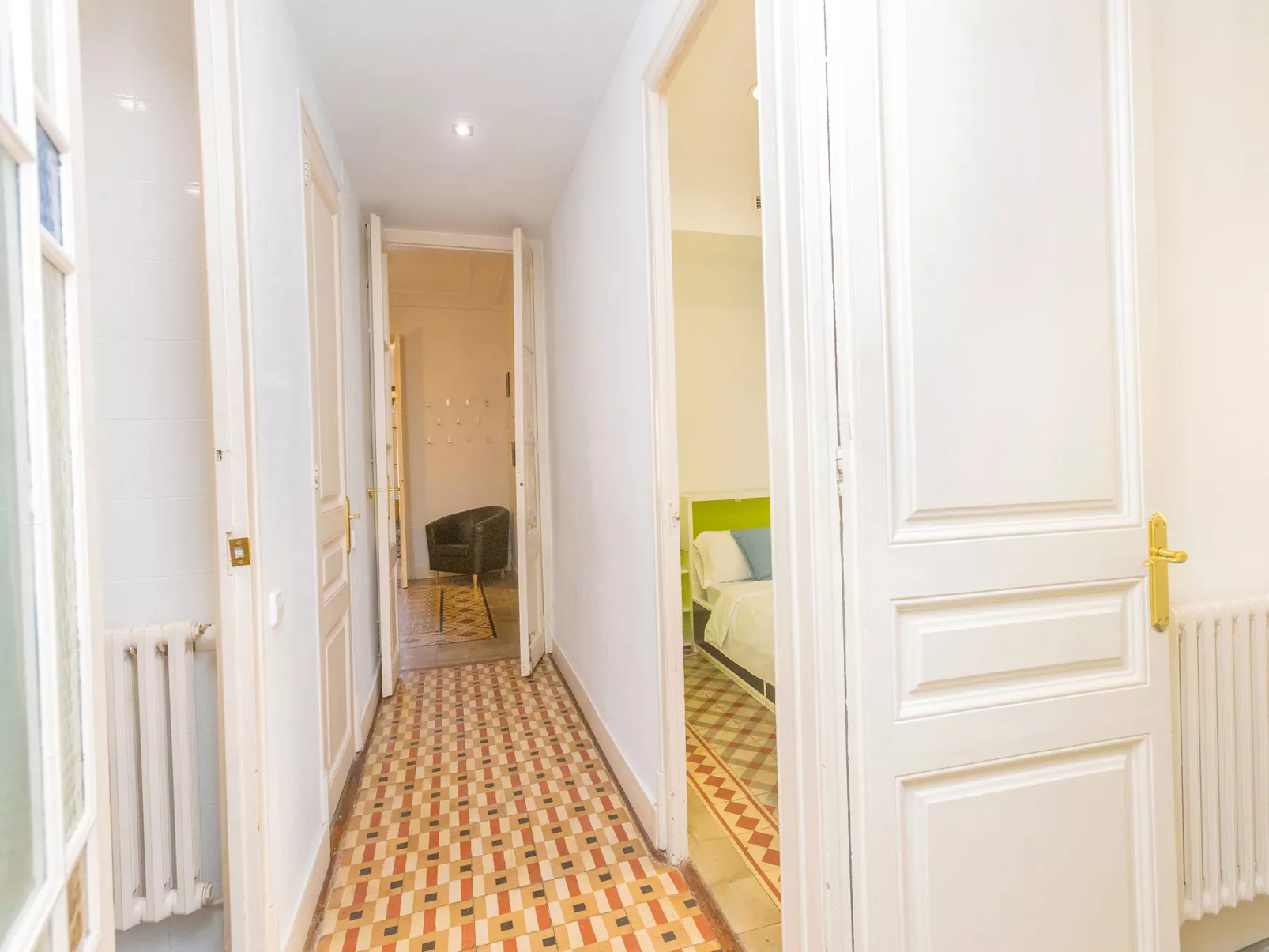 Eix.Dret:Roger de LLuria/Valencia-Inside