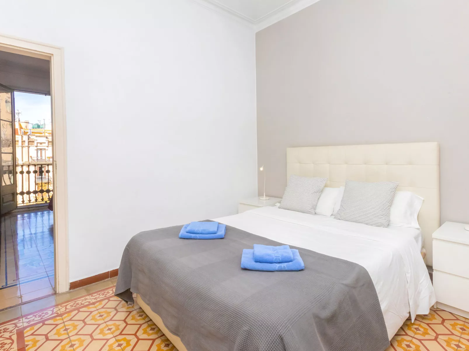 Eix.Dret:Roger de LLuria/Valencia-Inside