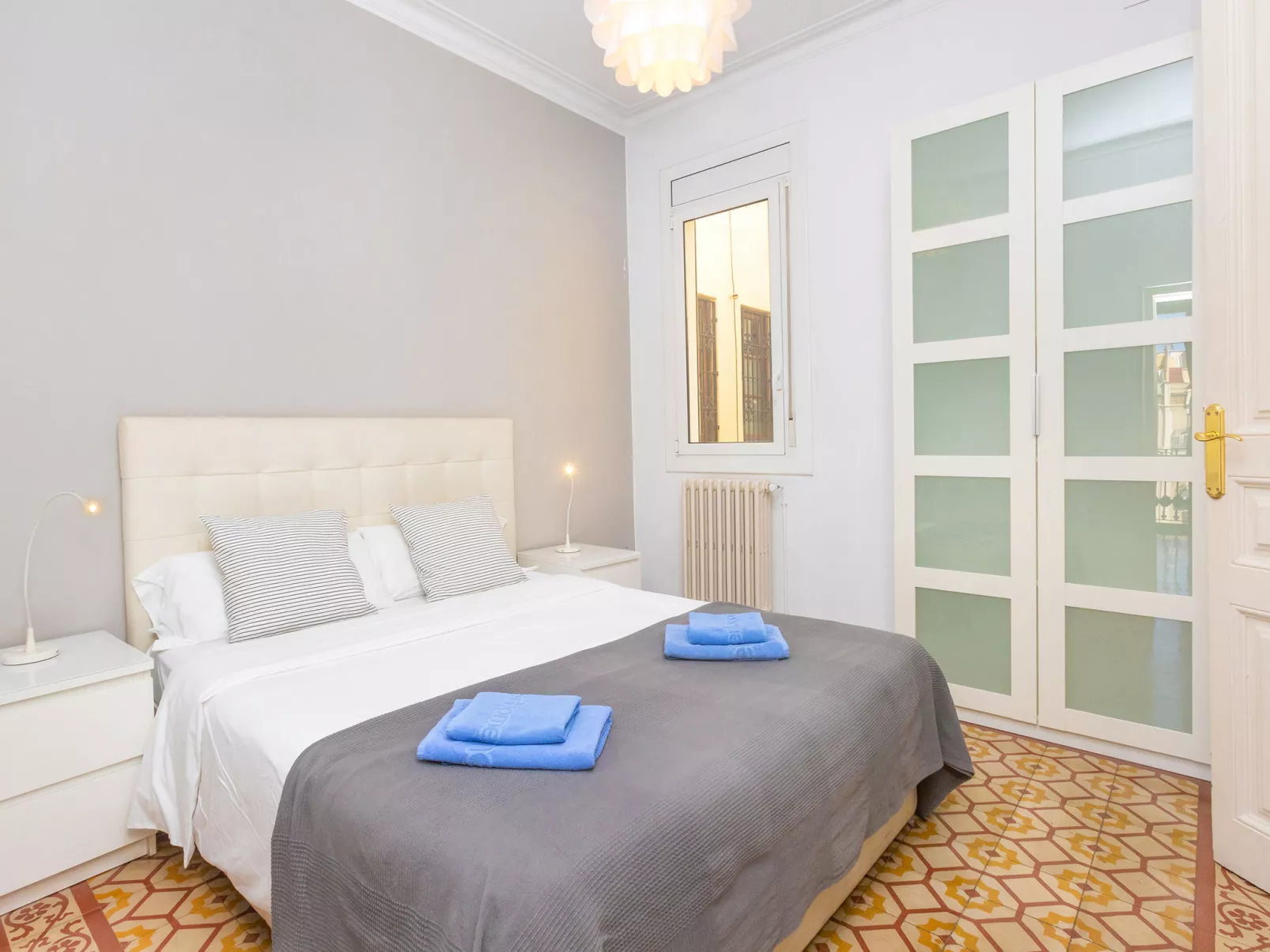 Eix.Dret:Roger de LLuria/Valencia-Inside