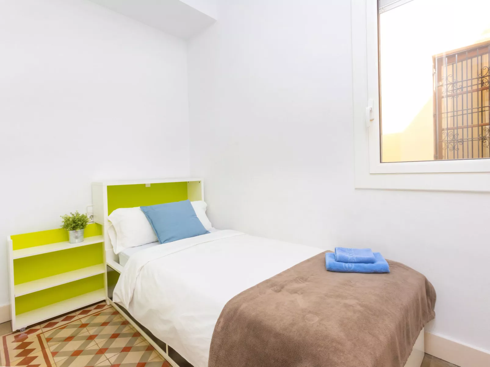 Eix.Dret:Roger de LLuria/Valencia-Inside