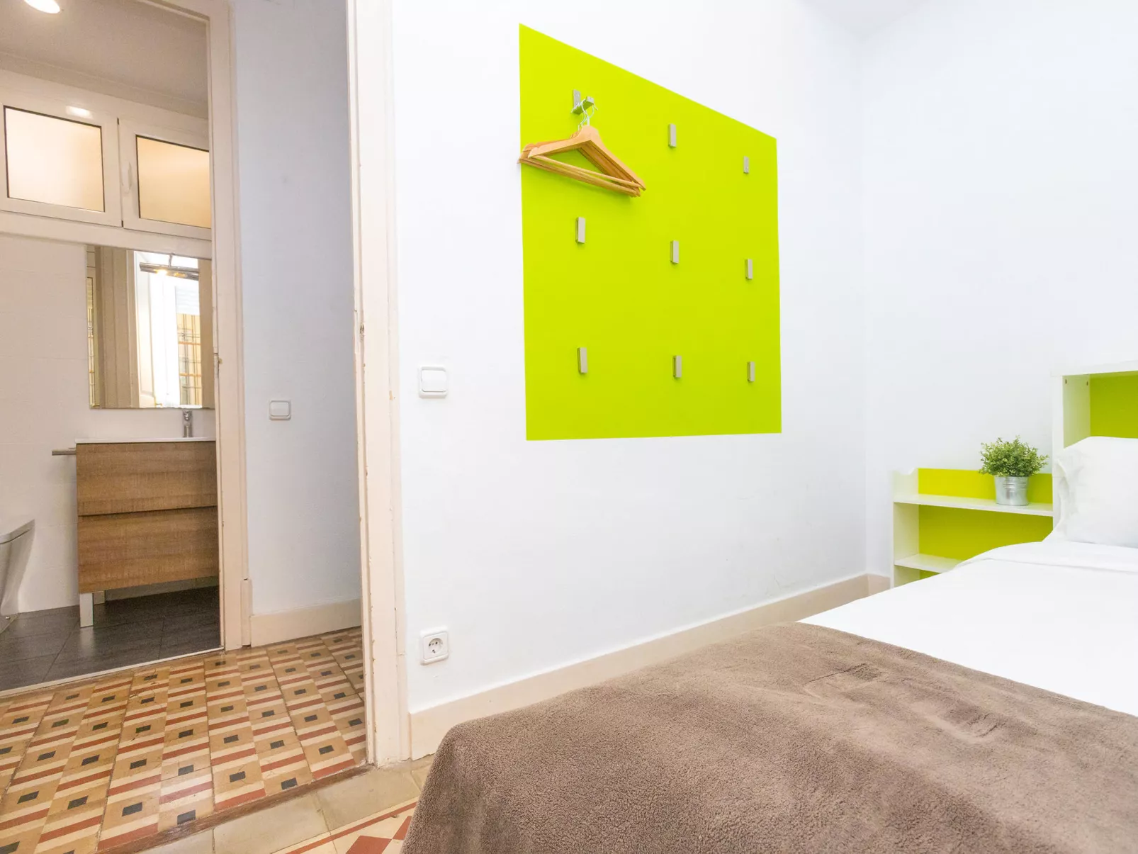 Eix.Dret:Roger de LLuria/Valencia-Inside