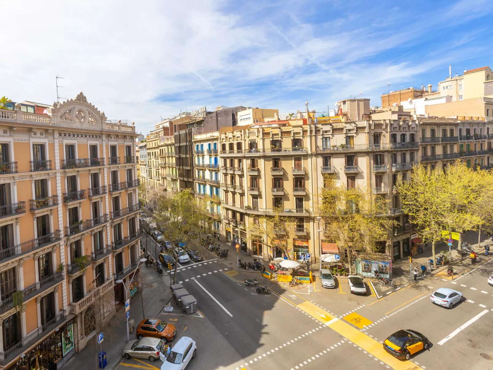 Eix.Dret:Roger de LLuria/Valencia-Outside