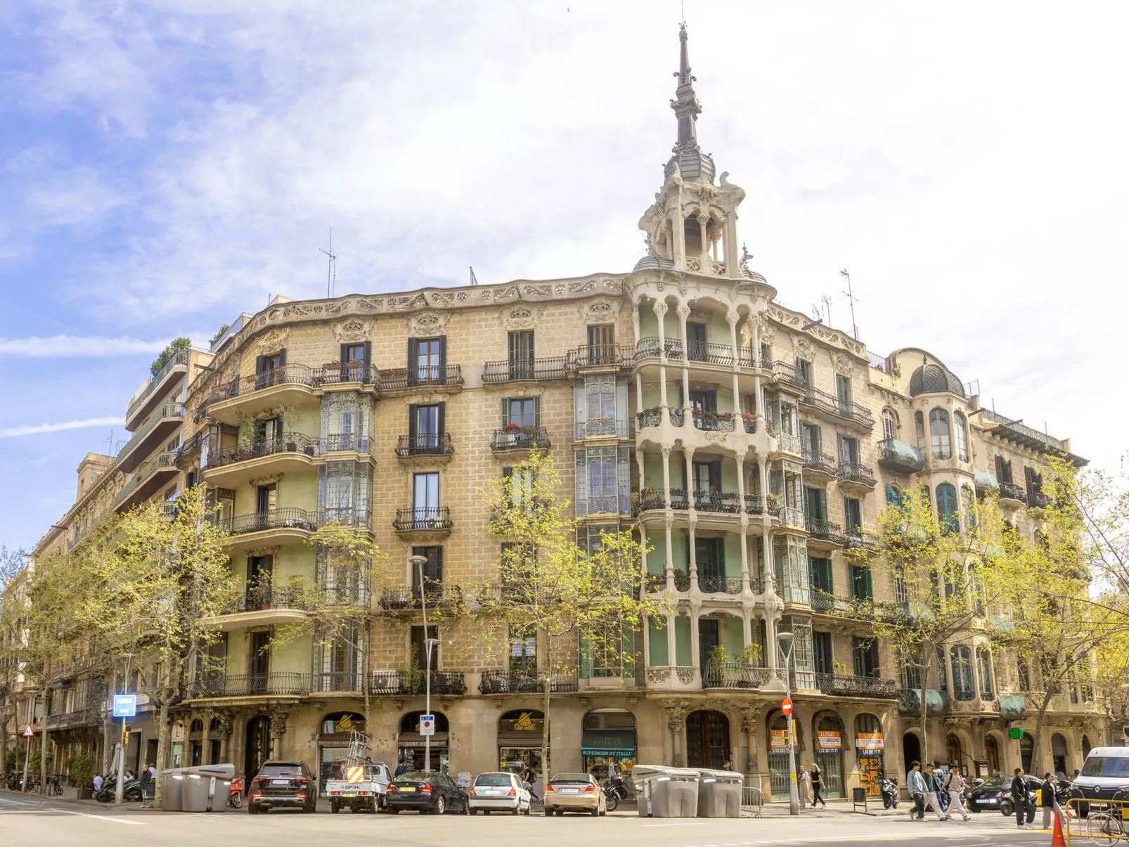 Eix.Dret:Roger de LLuria/Valencia-Outside