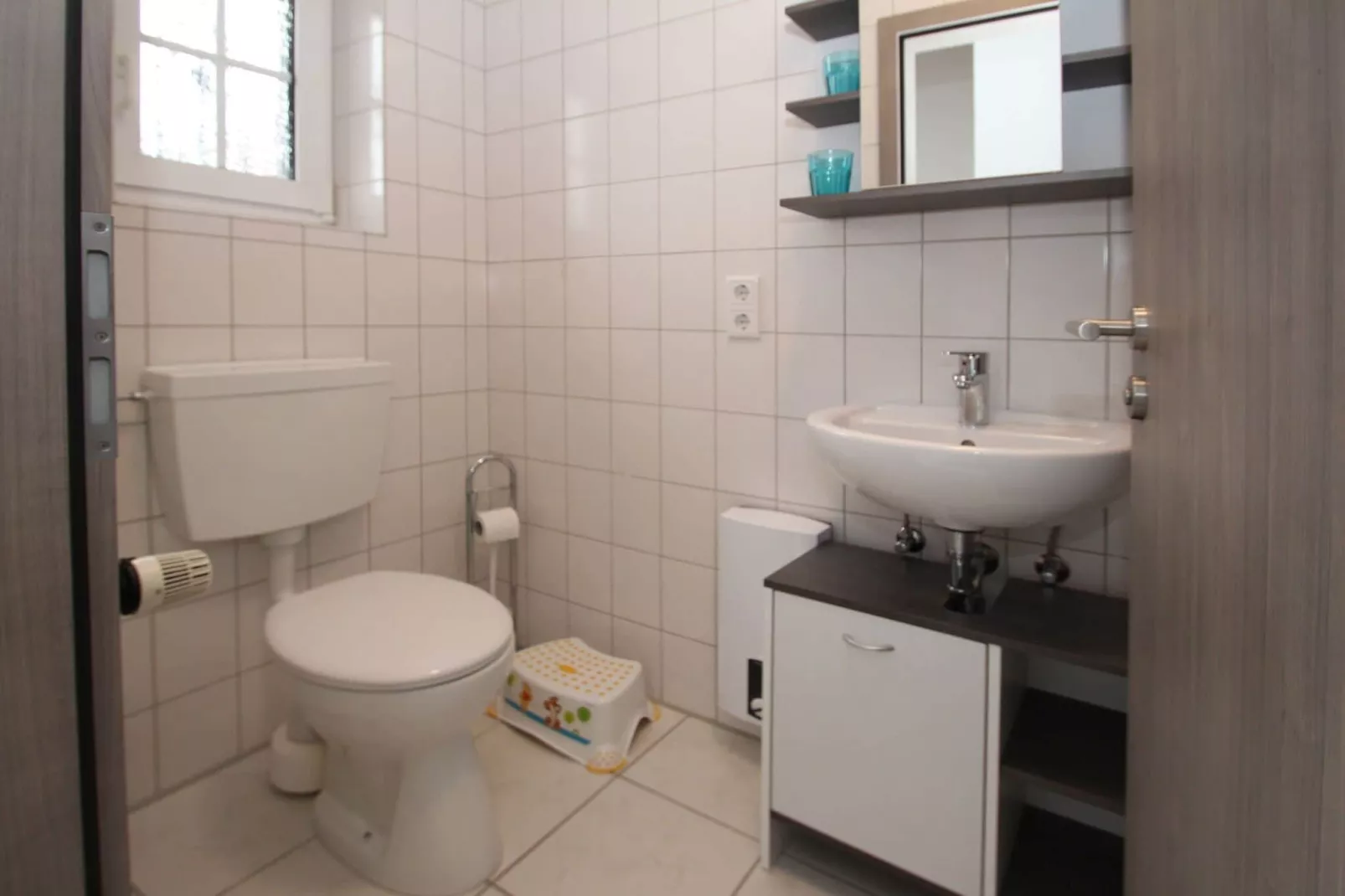 Doppelhaushälfte in Schwittersum-Bathroom