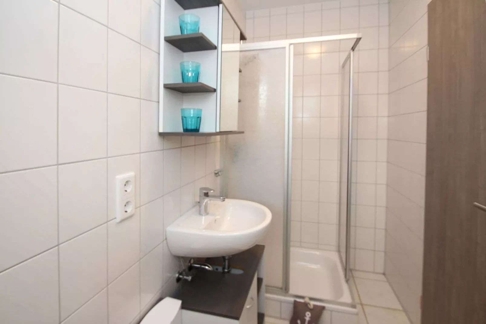 Doppelhaushälfte in Schwittersum-Bathroom