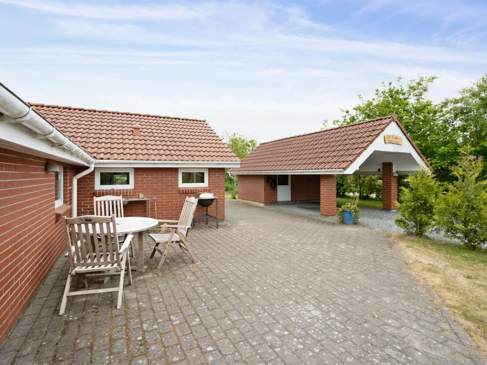 "Erp" - 10km from the sea-Outside
