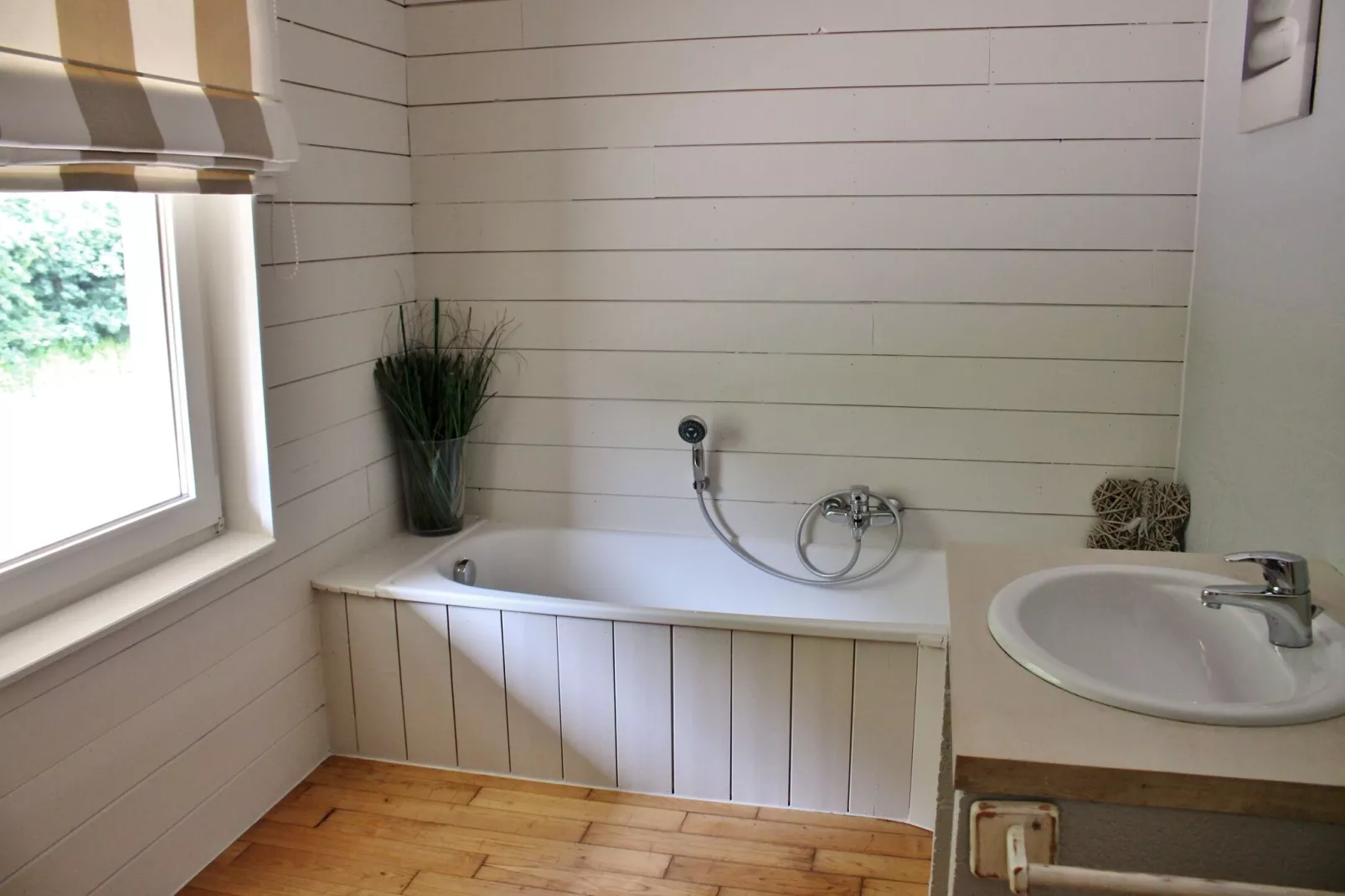 Vincent-Bathroom
