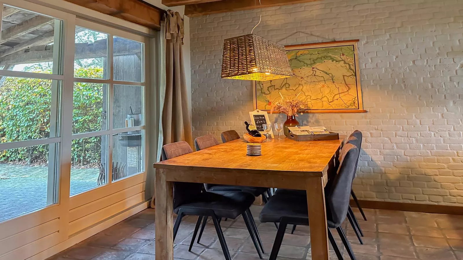 Meidoornhoeve-Dining room