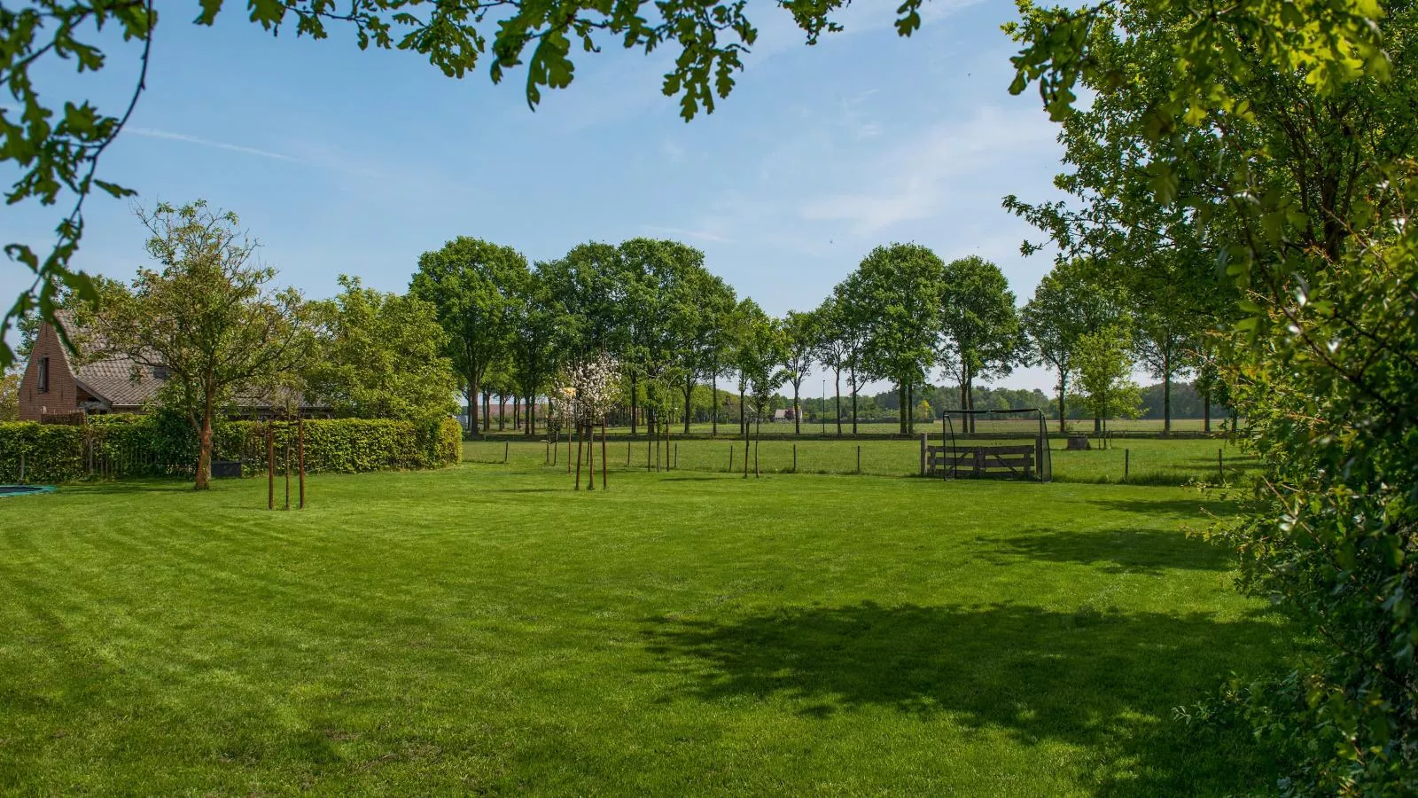 Meidoornhoeve-Gardens summer