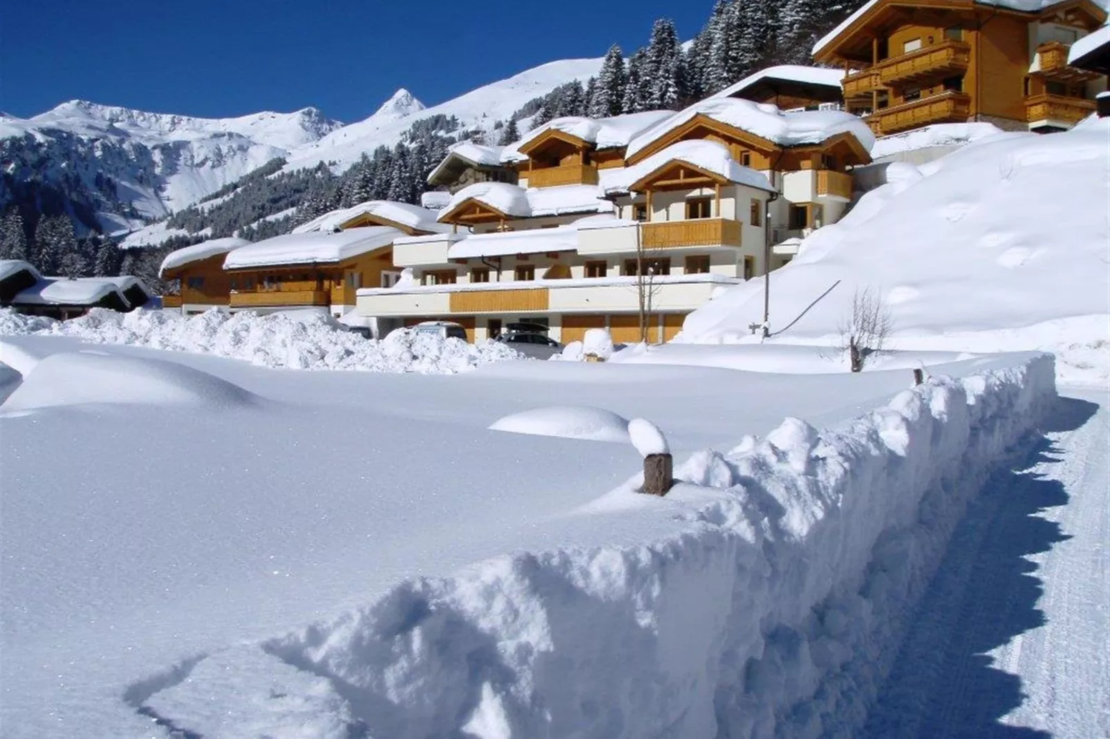 Chalet Apartment Mittenwald Top 1-Exterior winter