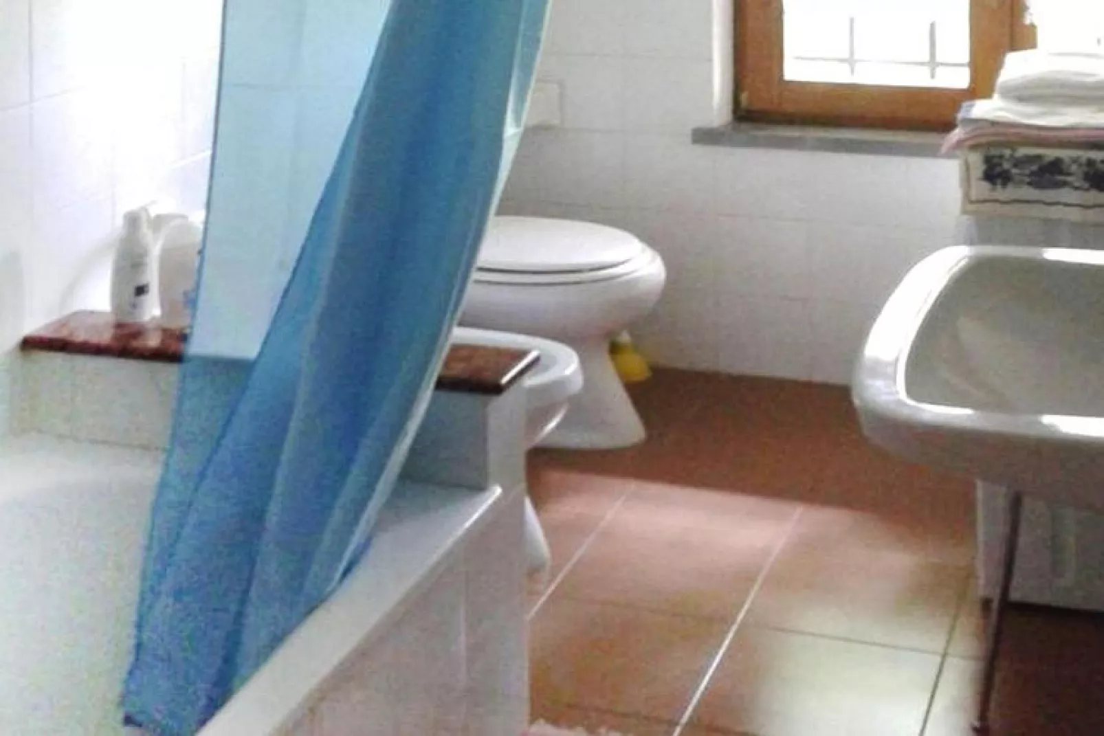 Holiday home dei Pavoni Montemaggiore con Piscina privata-Bathroom