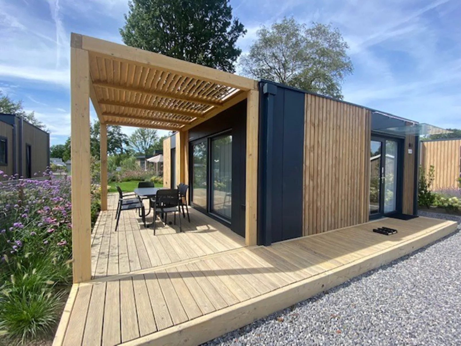 Domus 4-Outside