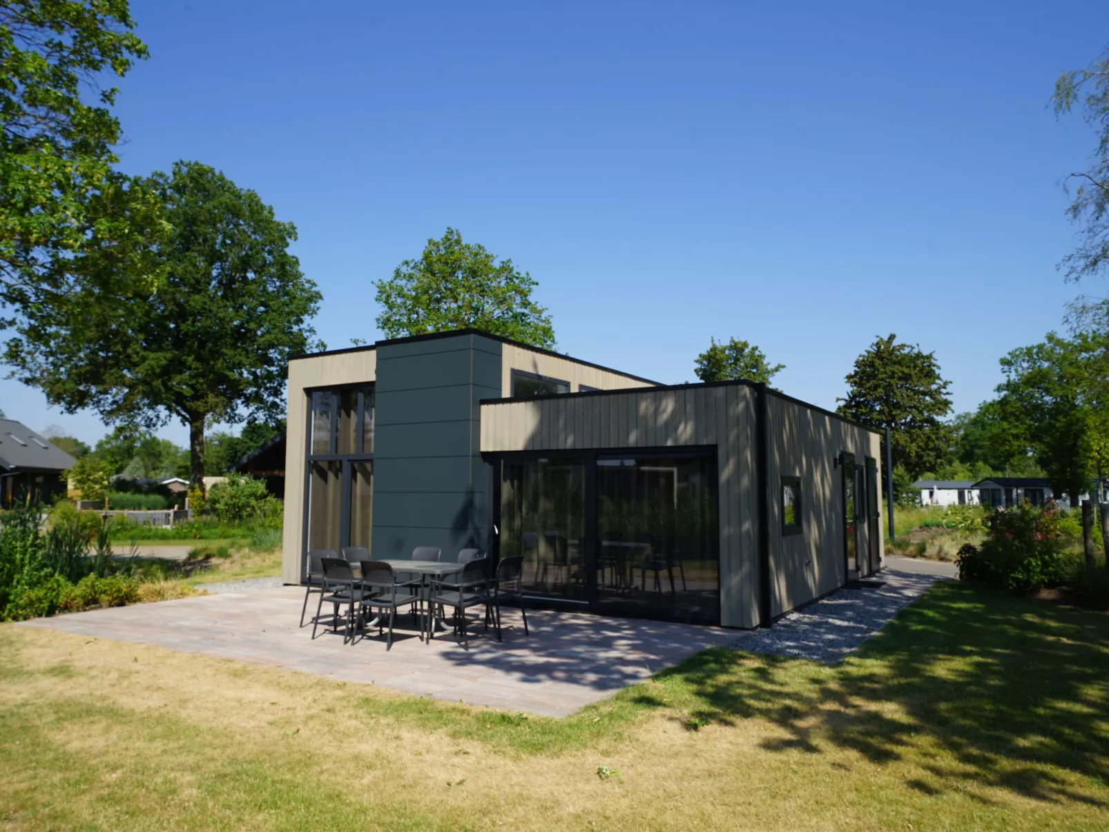 Cube Elite 6-Outside