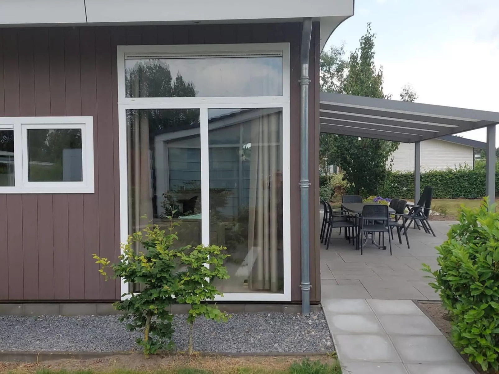 Pavilion MIVA 5-Outside
