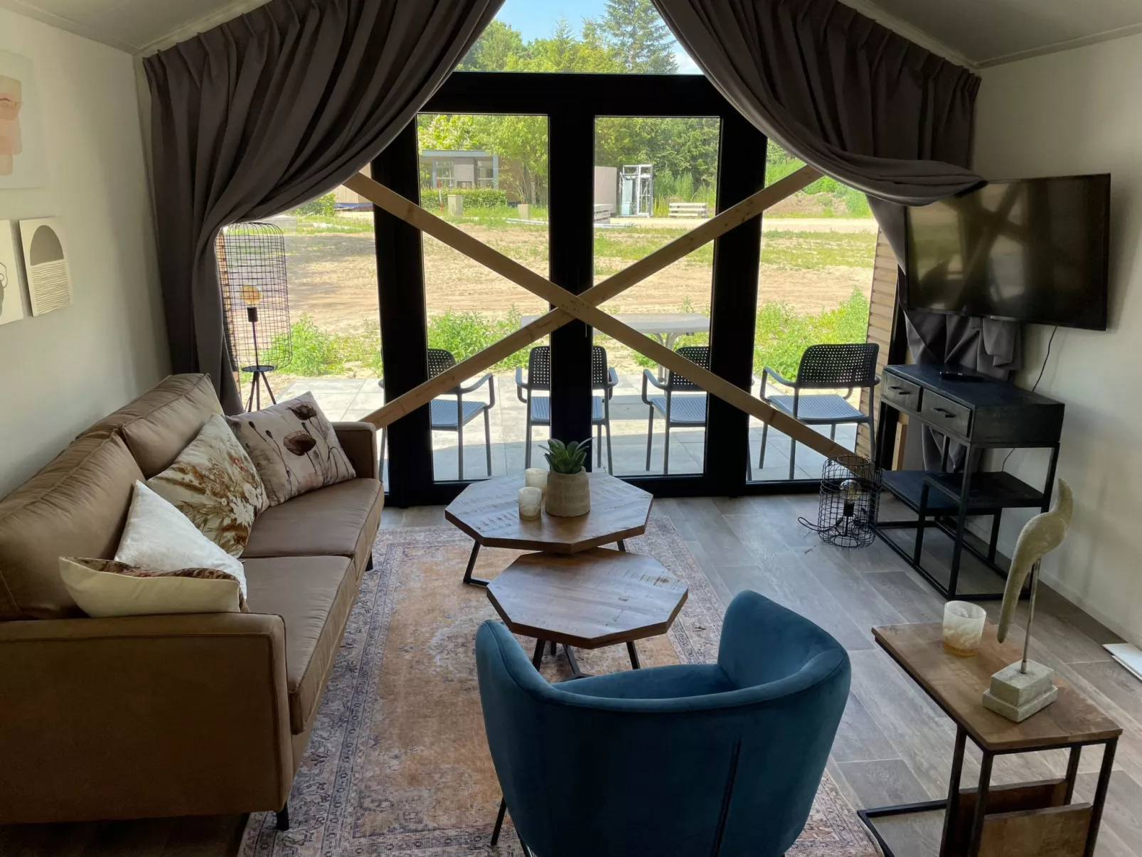 Forest Lodge 4-Inside