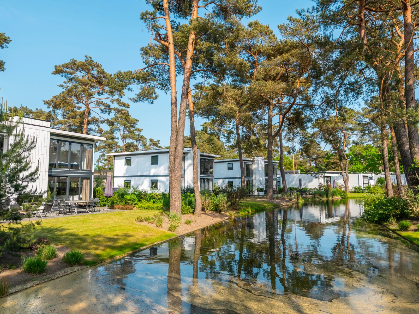 Forest Lodge 4-Outside