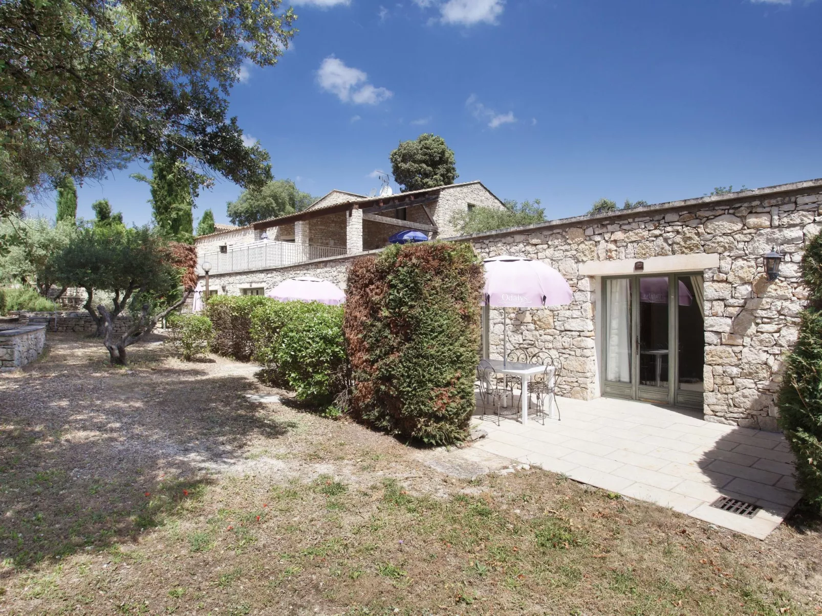 La Bastide des Chênes-Outside