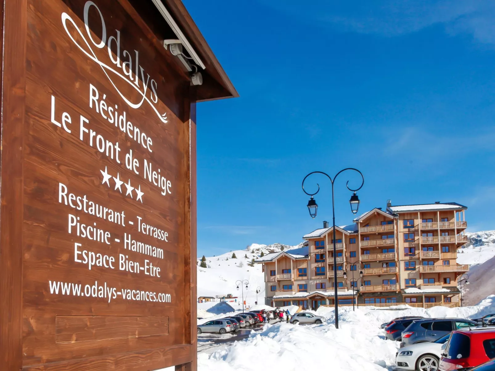 Front de Neige-Outside
