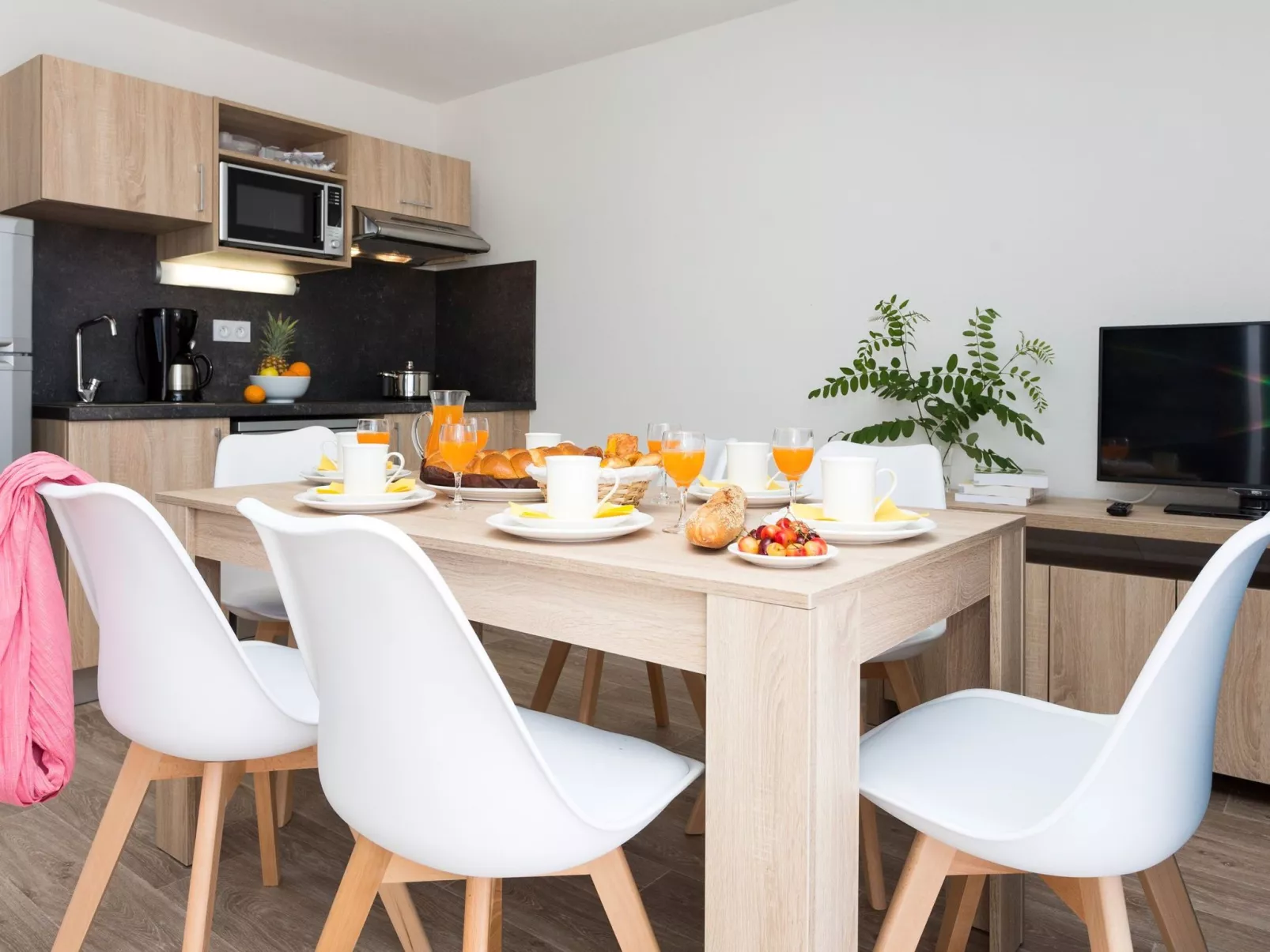 Le Domaine des Pins-Inside