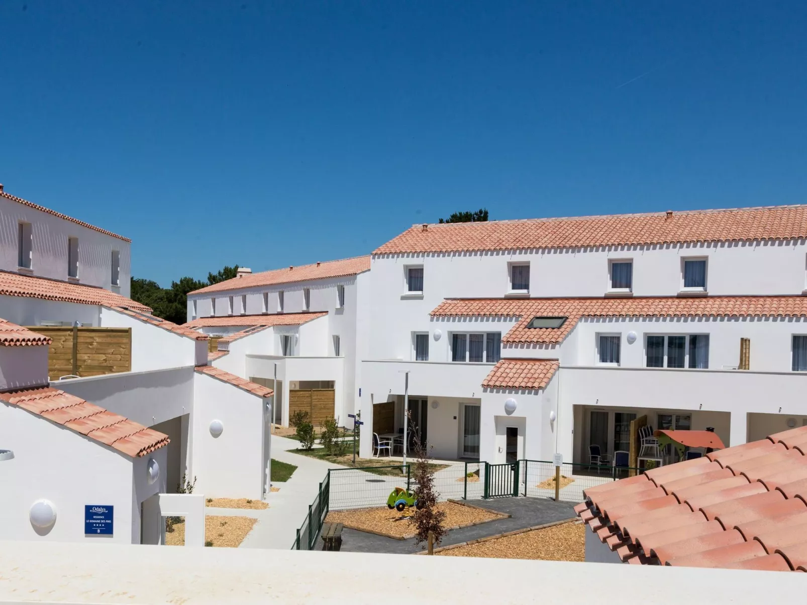 Le Domaine des Pins-Outside