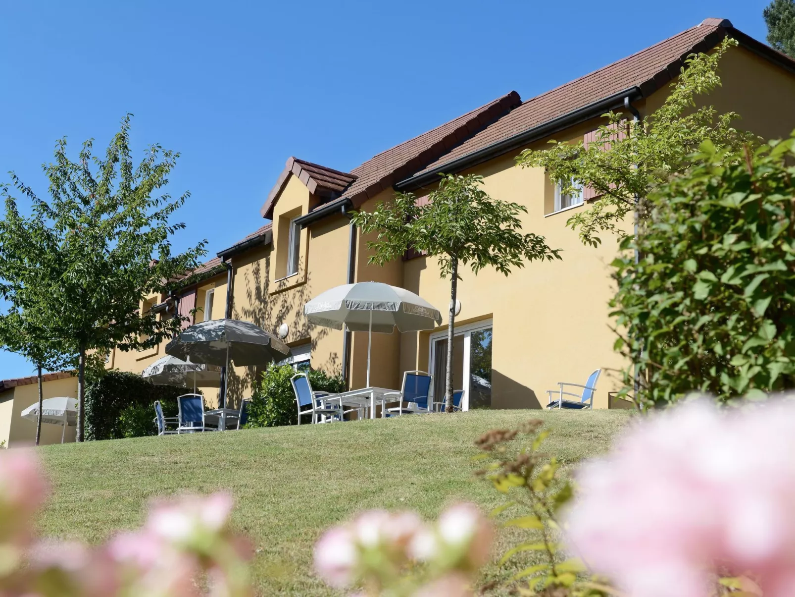 Les Coteaux de Sarlat-Outside
