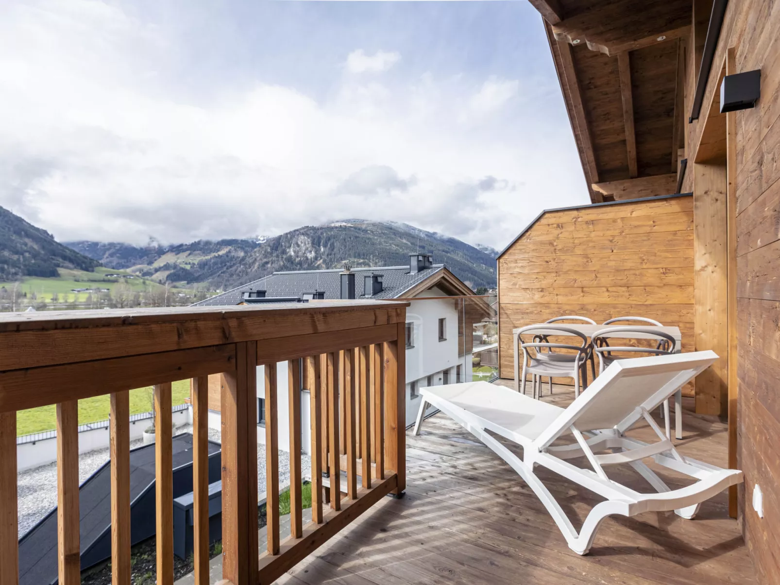 Superior # 4D mit Sauna-Outside