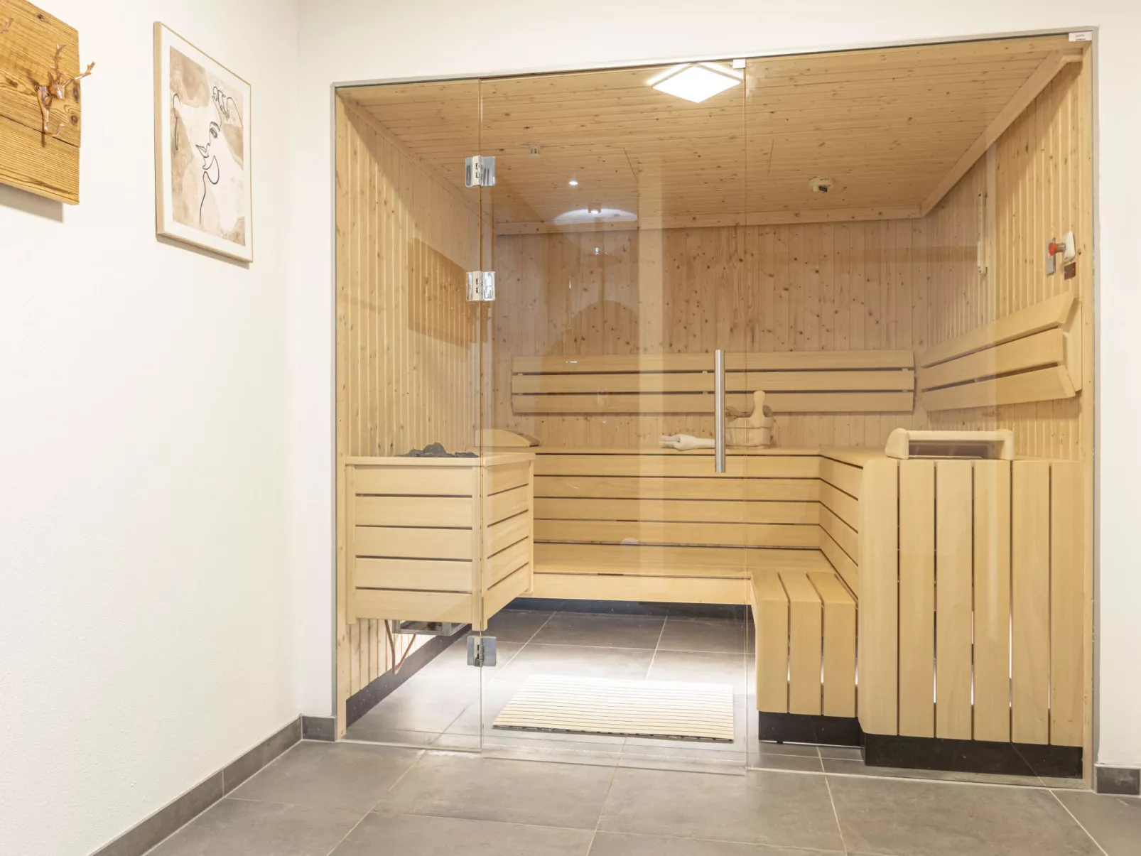 Superior # 4C mit Sauna-Inside