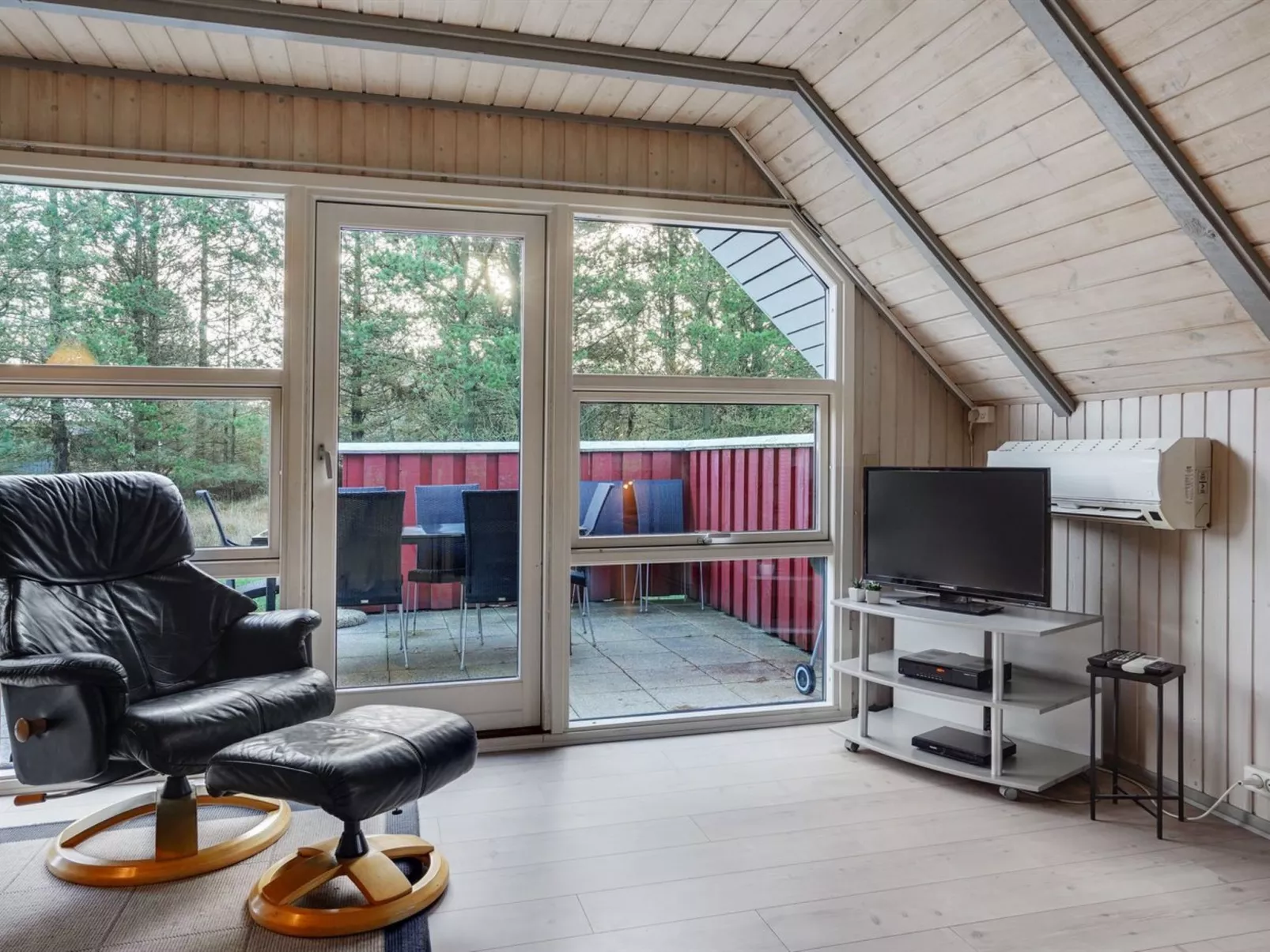 "Gunlög" - 3.1km from the sea-Inside