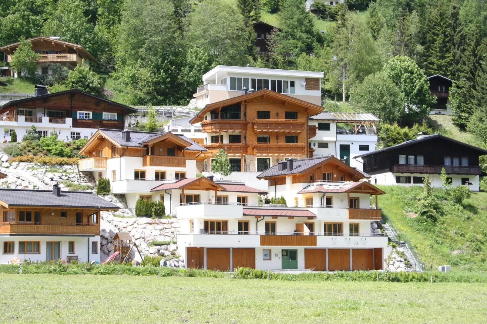 Chalet Apartment Mittenwald XL-Exterior summer