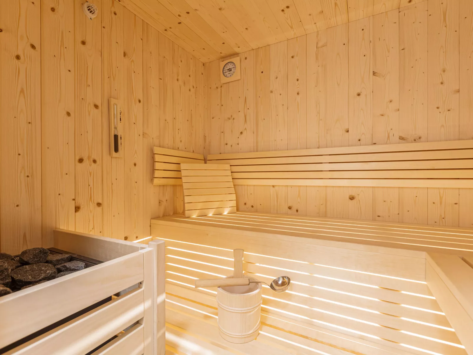 Mit 3 Schlafzimmern & Sauna-Inside