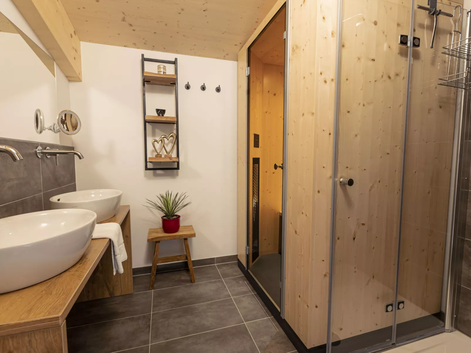 Mit 2 Schlafzimmern & IR-Sauna-Drinnen