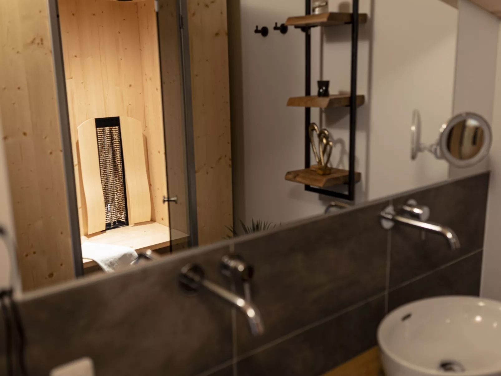 Mit 2 Schlafzimmern & IR-Sauna-Drinnen