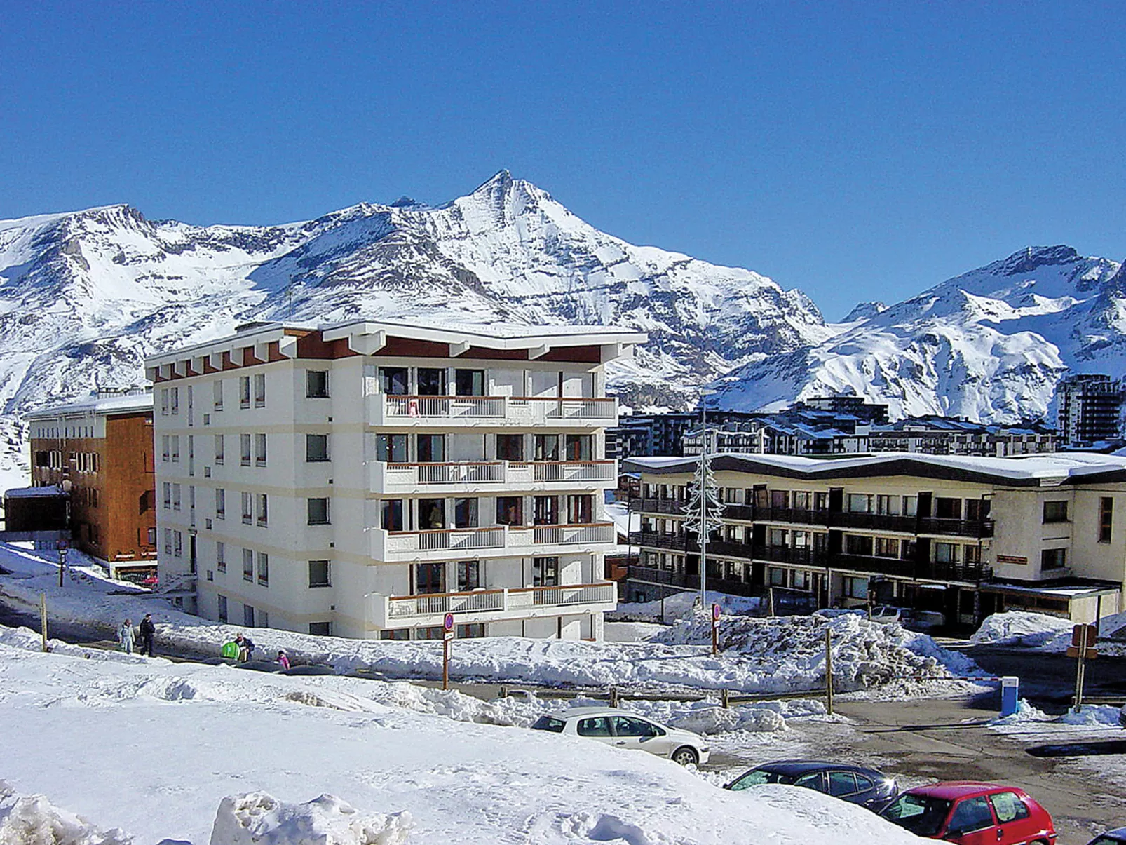 Les Grandes Balmes I et II (Le Lac)-Outside