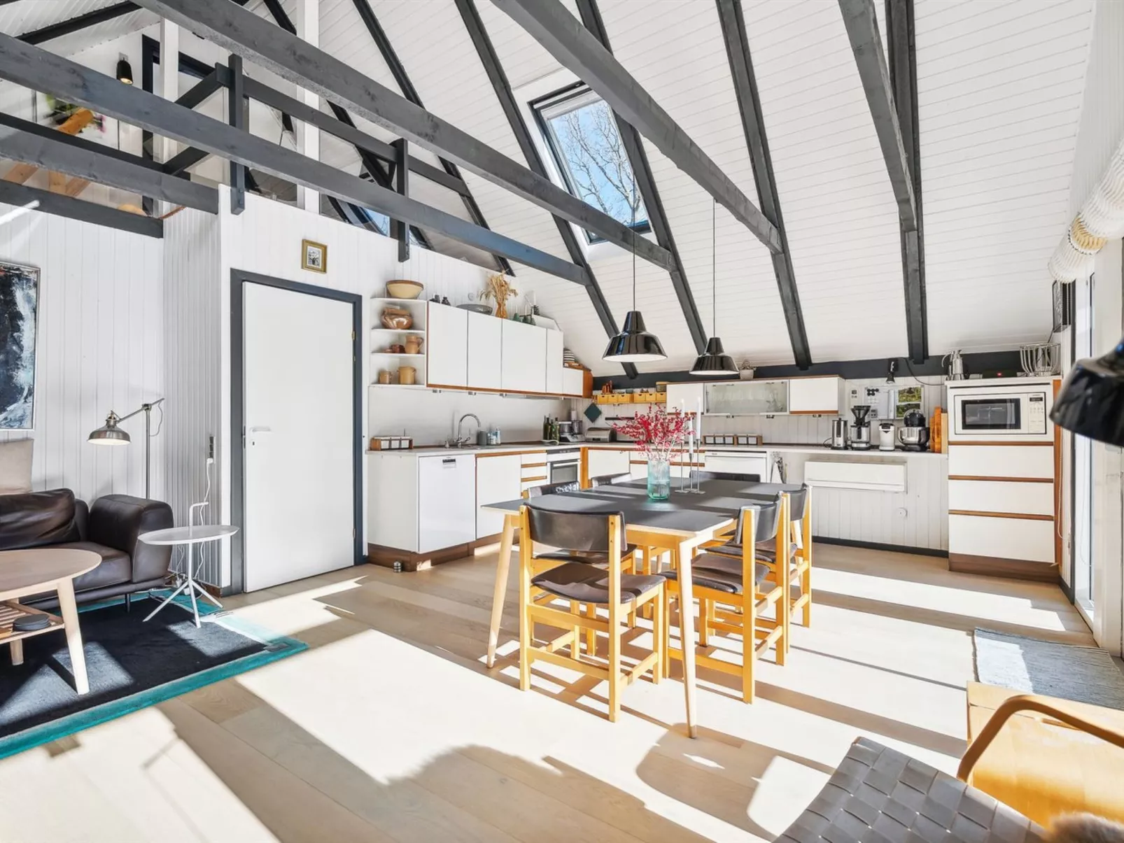 "Aya" - 1.2km from the sea-Inside