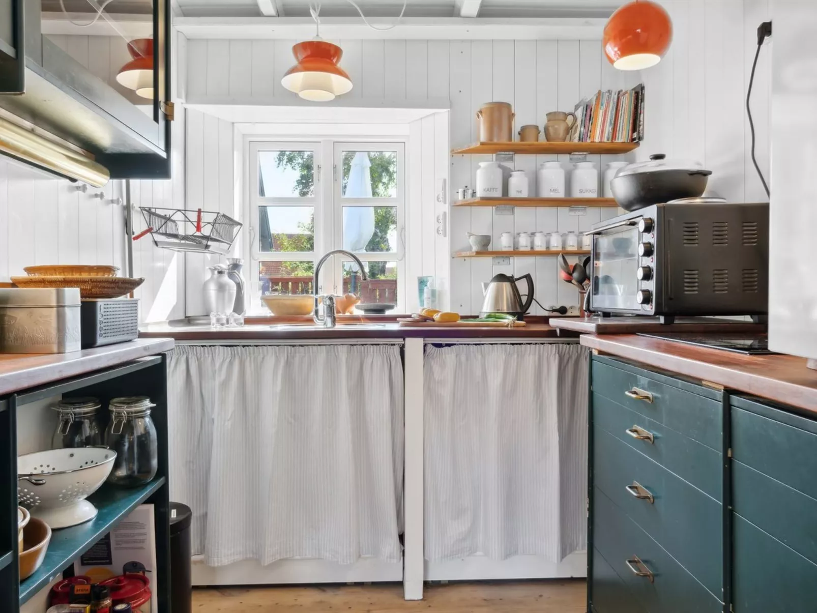 "Wenche" - 1.5km from the sea-Inside