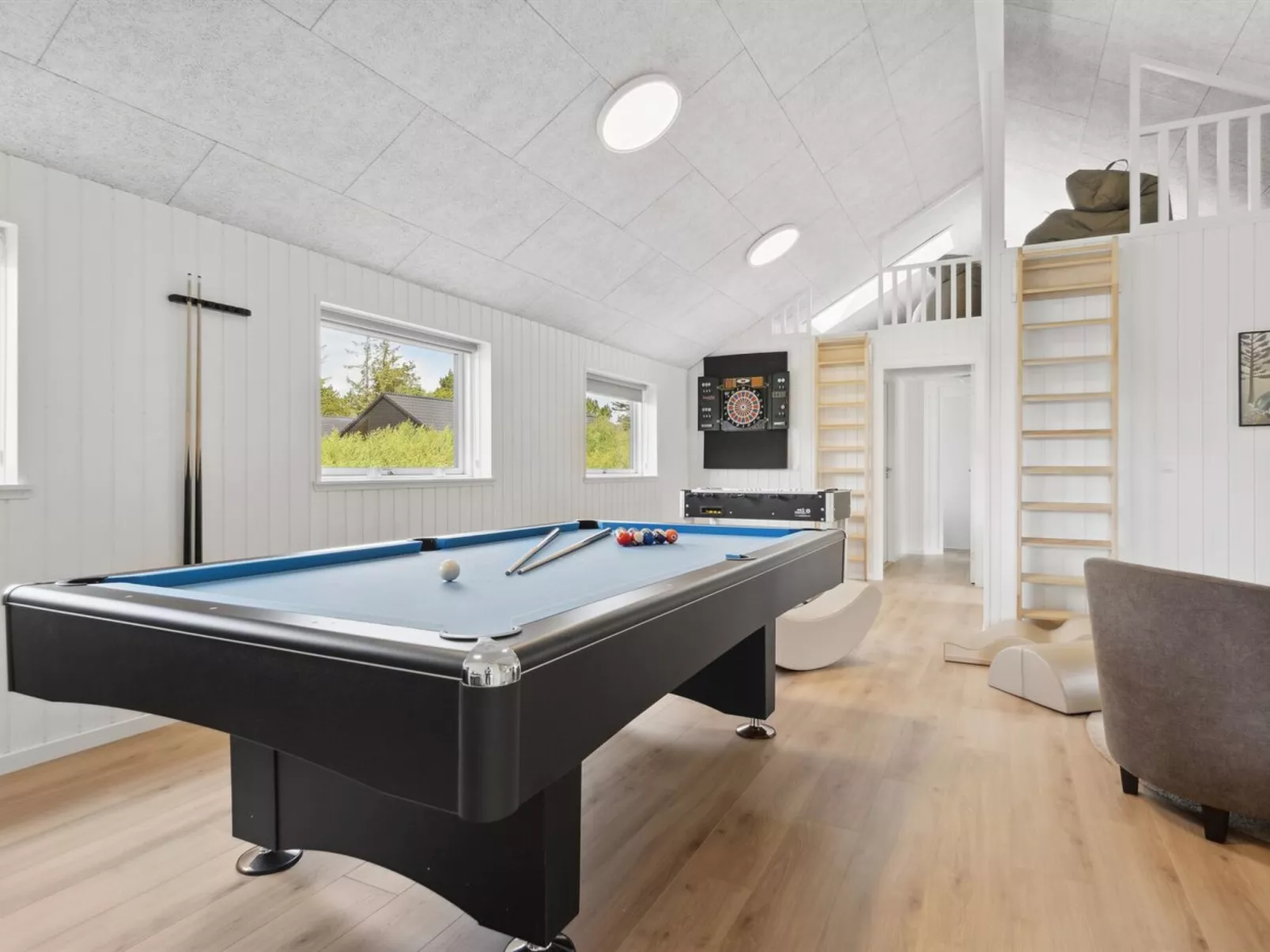 "Elvin" - 3.5km from the sea-Inside