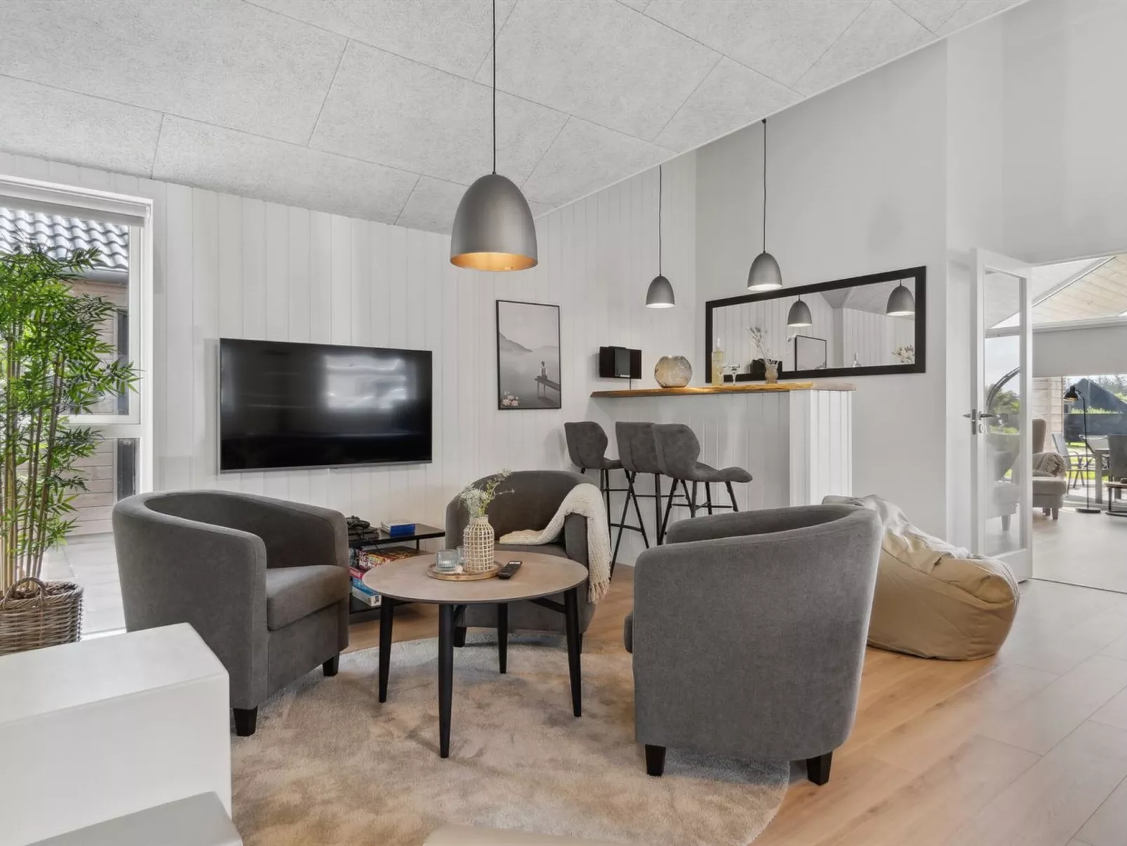 "Elvin" - 3.5km from the sea-Inside