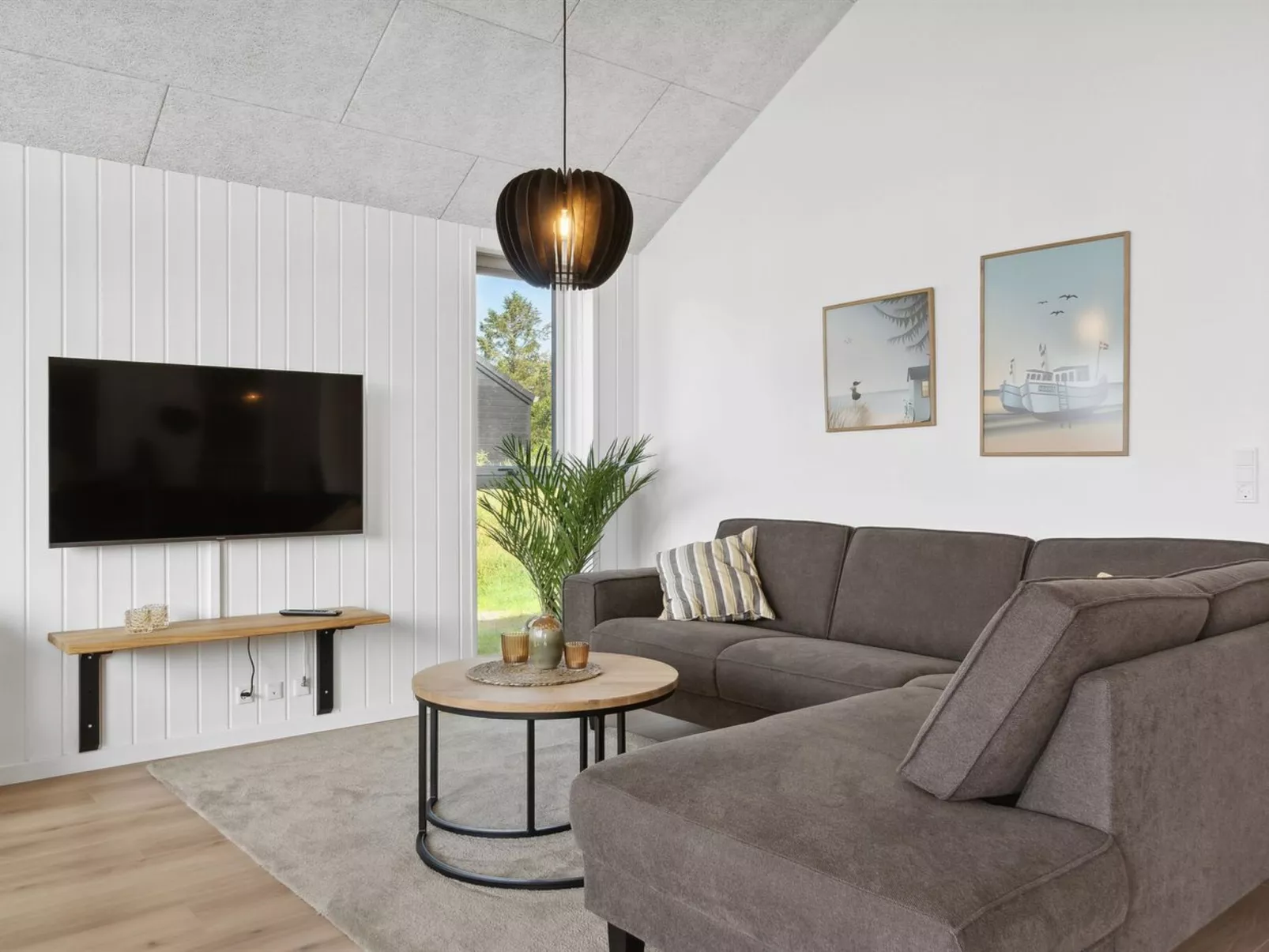 "Elvin" - 3.5km from the sea-Inside