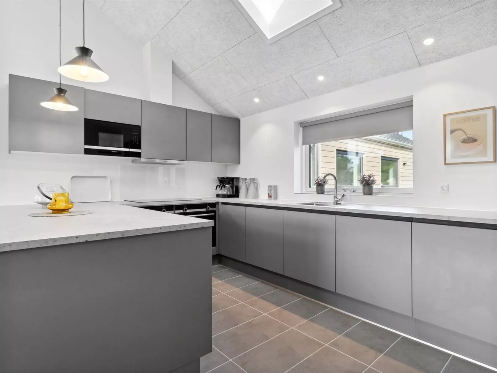 "Elvin" - 3.5km from the sea-Inside