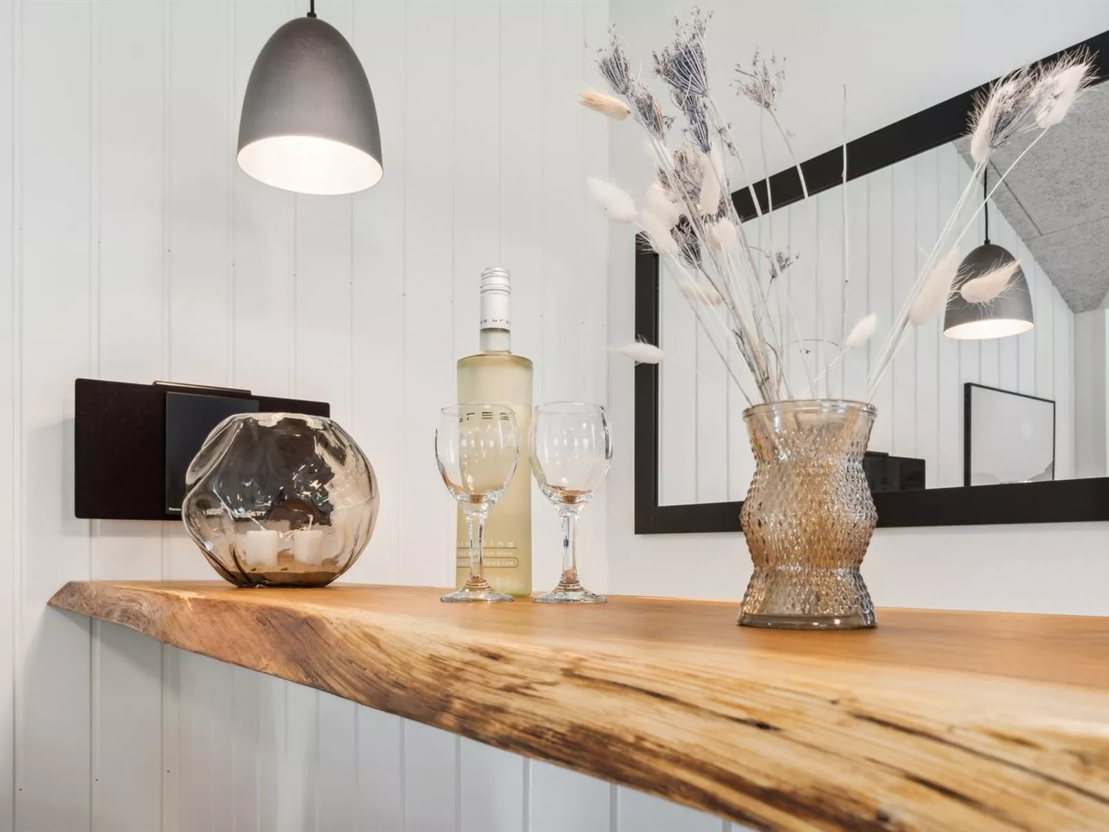 "Elvin" - 3.5km from the sea-Inside