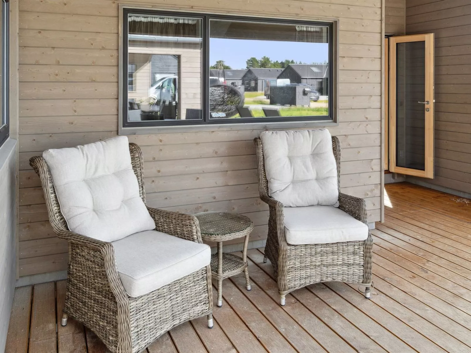 "Elvin" - 3.5km from the sea-Outside