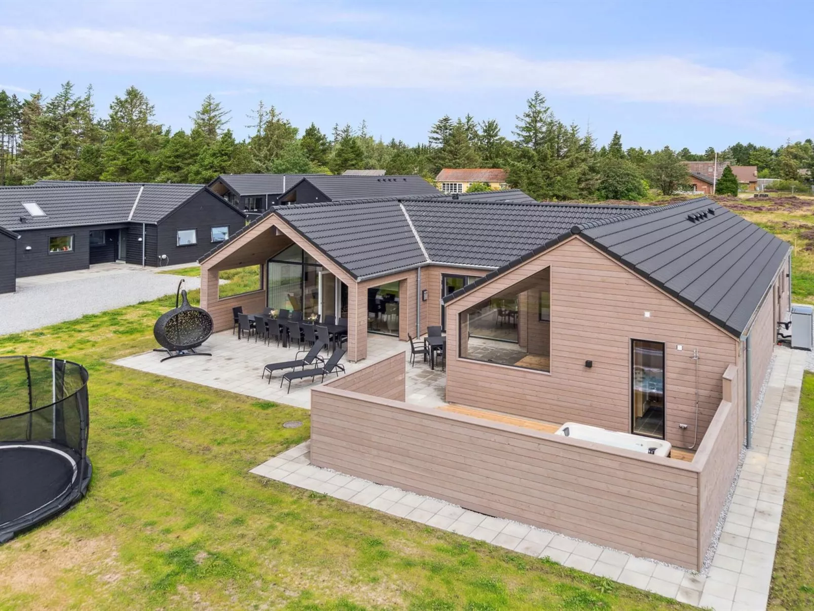 "Elvin" - 3.5km from the sea-Outside