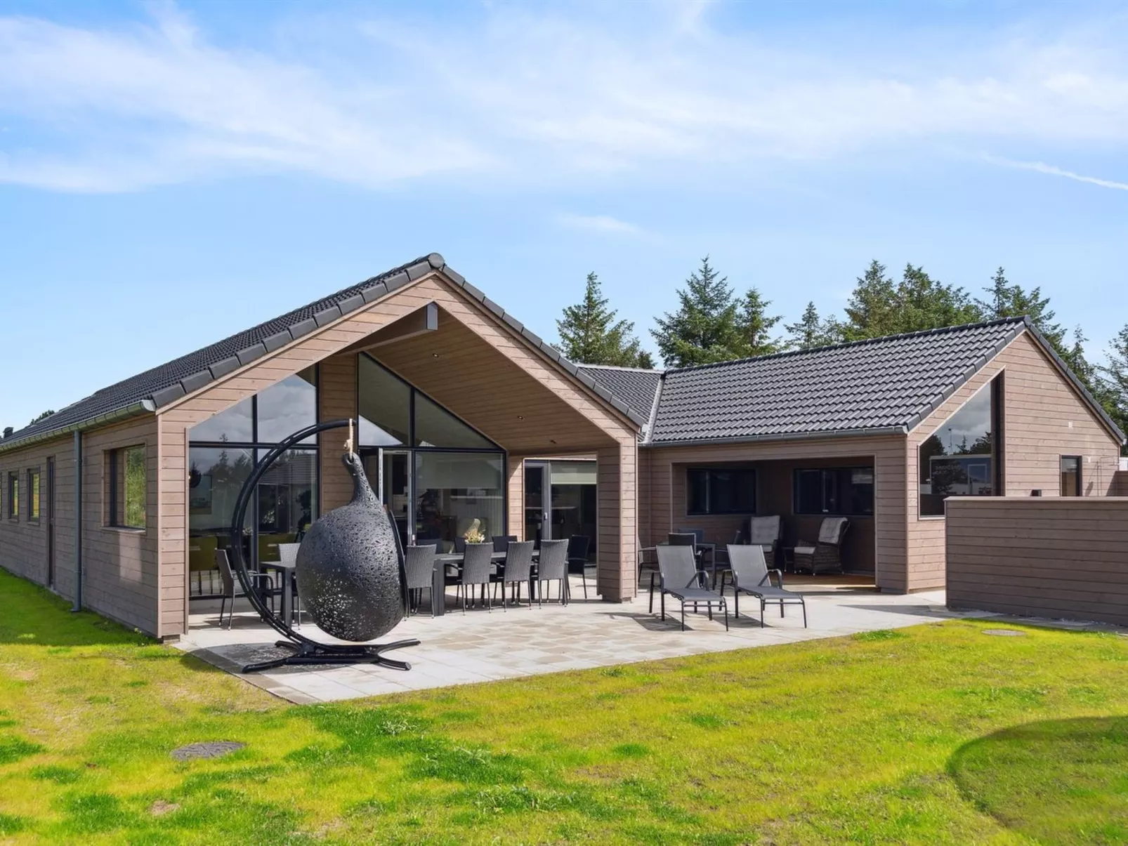 "Elvin" - 3.5km from the sea-Outside