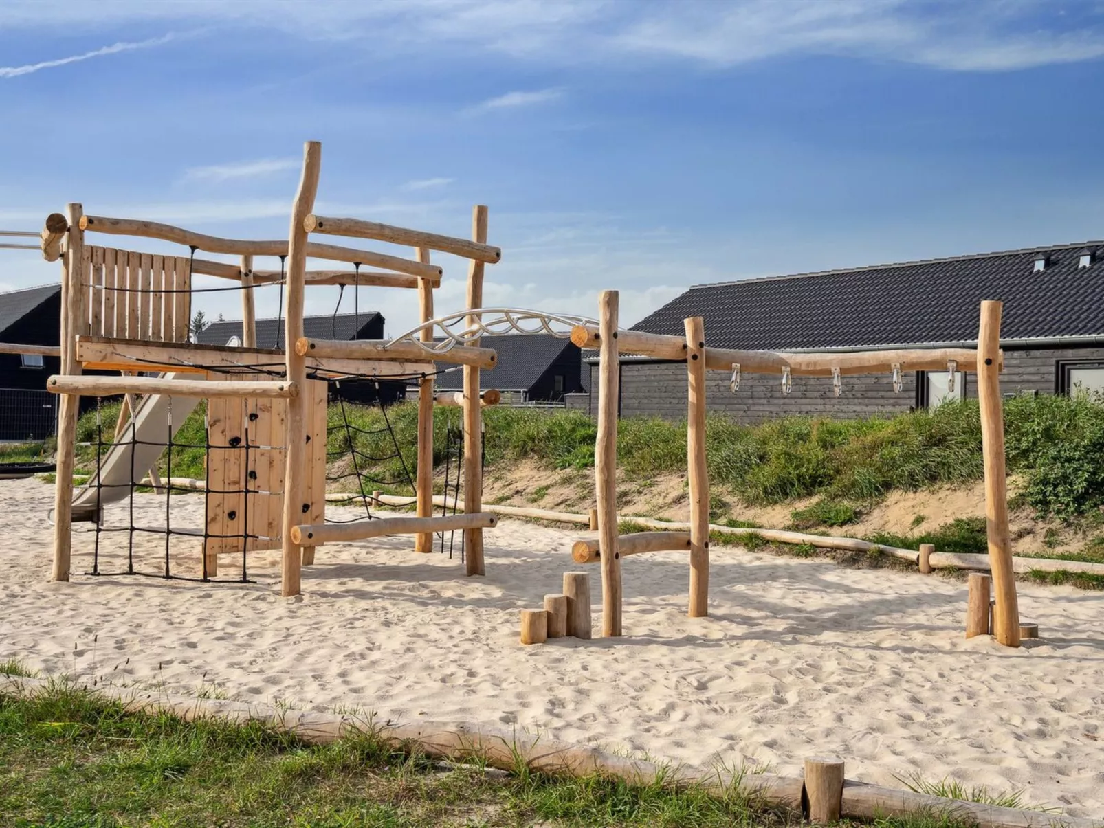 "Elvin" - 3.5km from the sea-Inside
