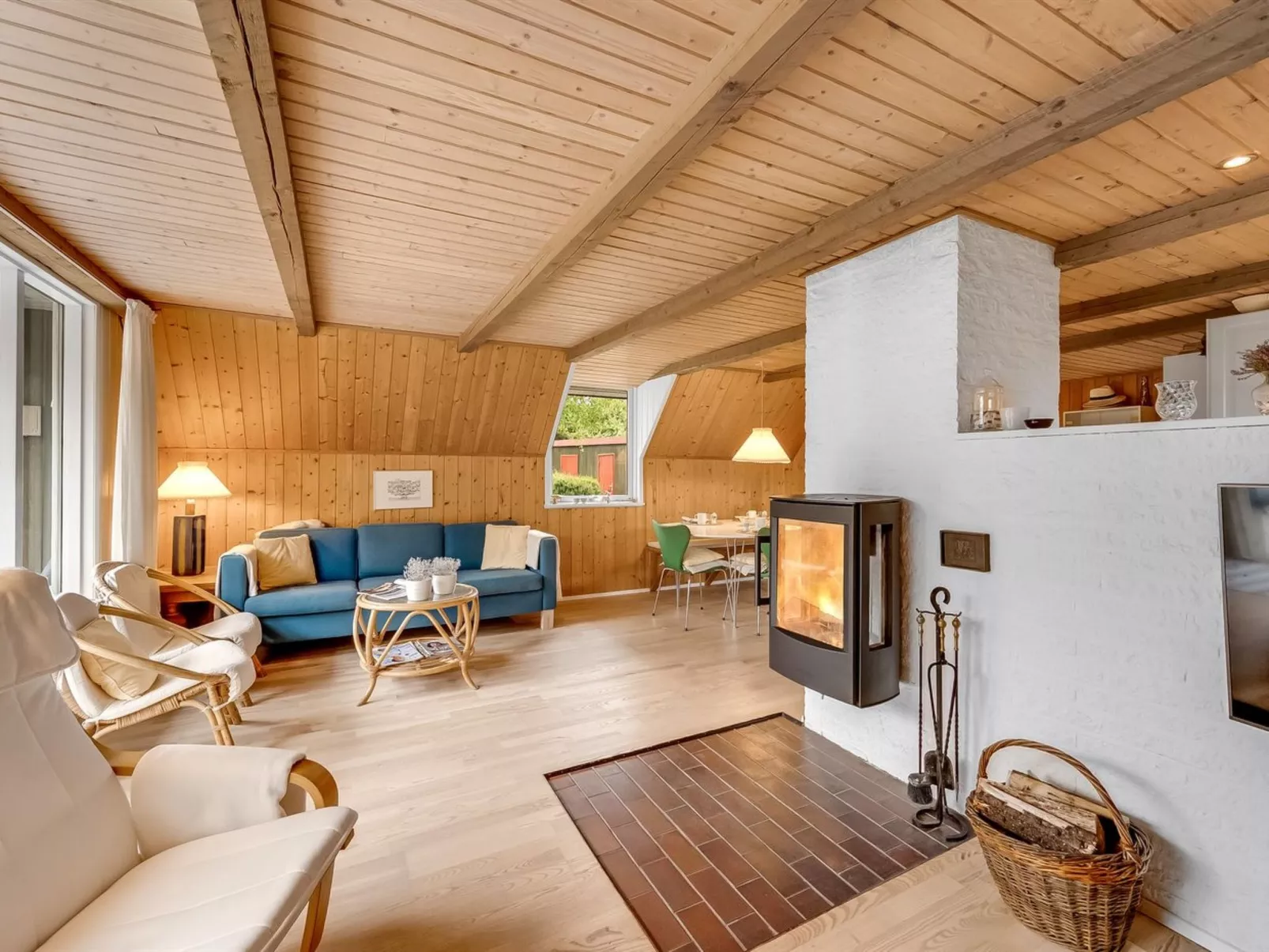 "Sisko" - 800m from the sea-Inside