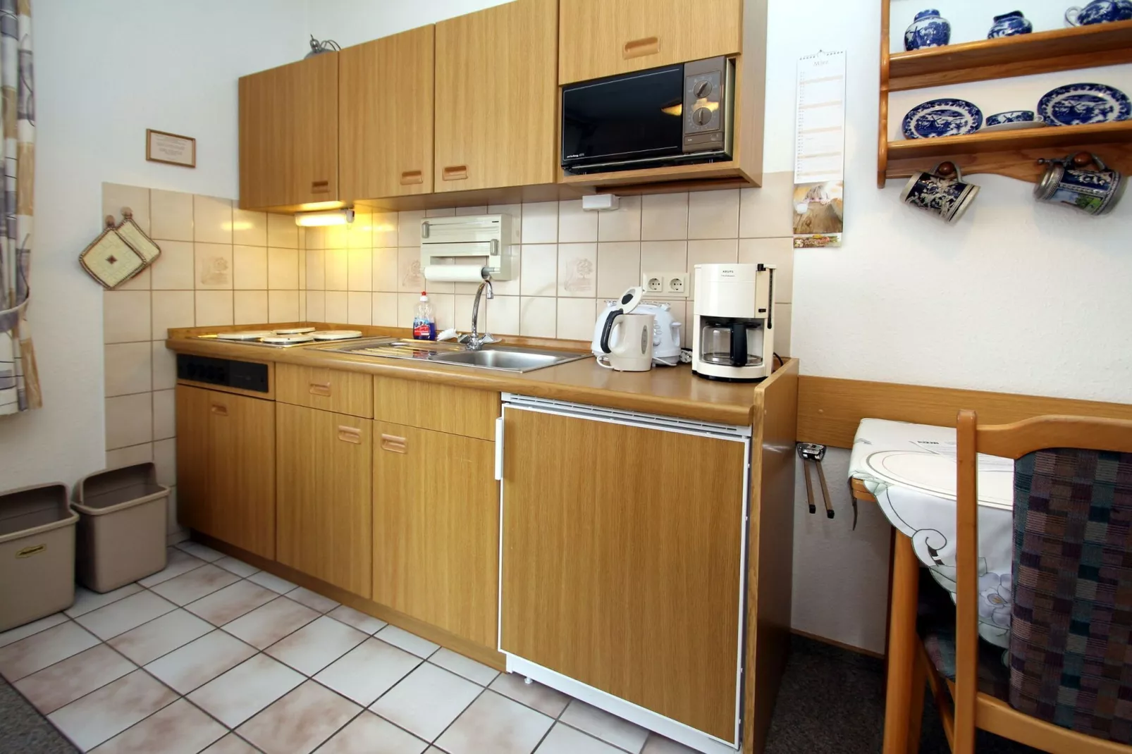 Ferienwohnung mit Balkon für Zwei in Dornumersiel-Kitchen