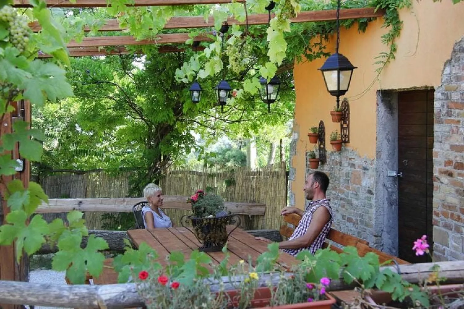 Villa Ca' Piero, Urbino-max. 8 pax-Gardens summer