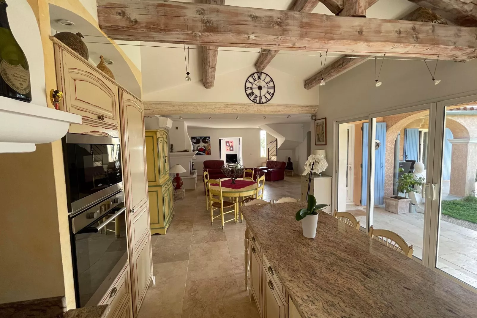 Comfortable villa with private pool-Dining room