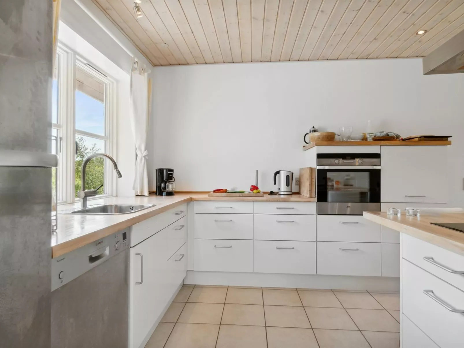 "Guthbrand" - 800m from the sea-Drinnen