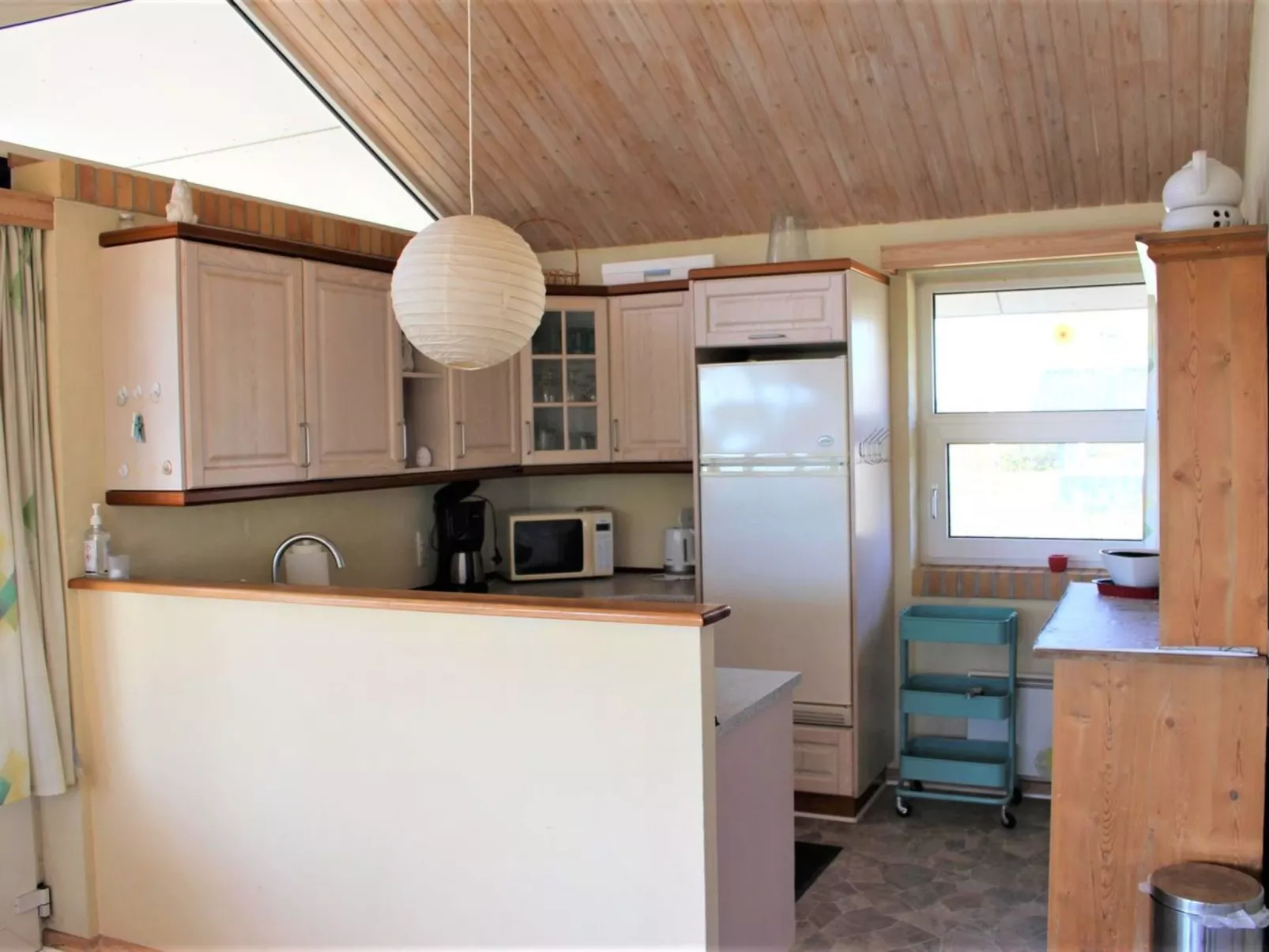 "Guthfrith" - 130m from the sea-Inside
